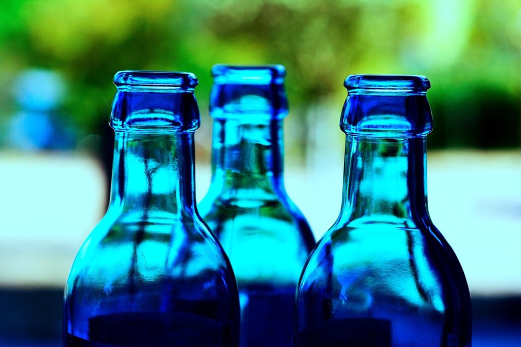 Repellente naturale per piccioni come il colore delle bottiglie può salvare il tuo giardino ecco il trucco